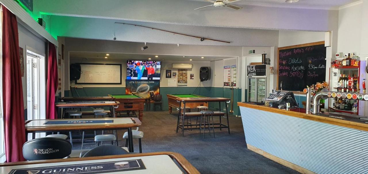 Hotel Motueka Backpackers, Loud Live Music Friday Saturday Nights Exterior photo